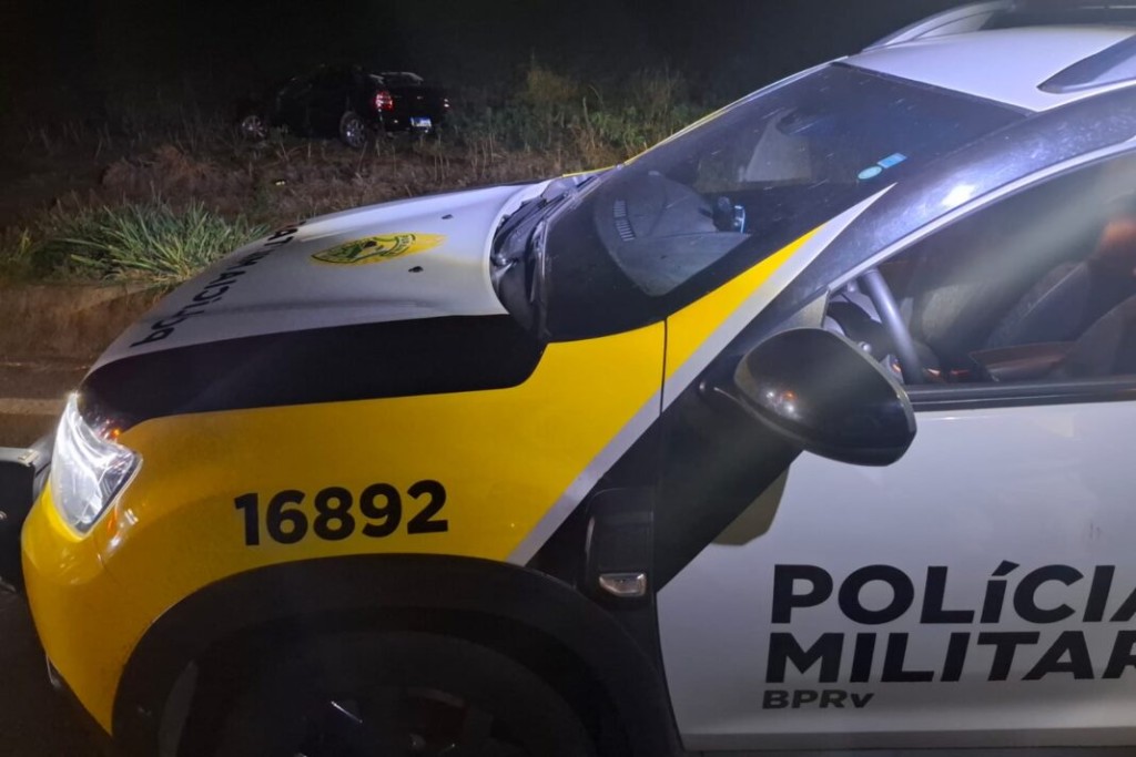 Capotamento entre Umuarama e Perobal deixa motorista ferido e droga é encontrada